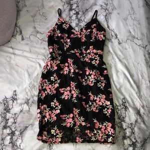 Lulus’s Black Floral Lace Bodycon Mini Dress SizeS